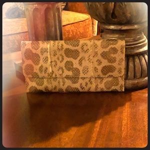 NWOT “Carlos Falchi Python Clutch Bag” 💛💛